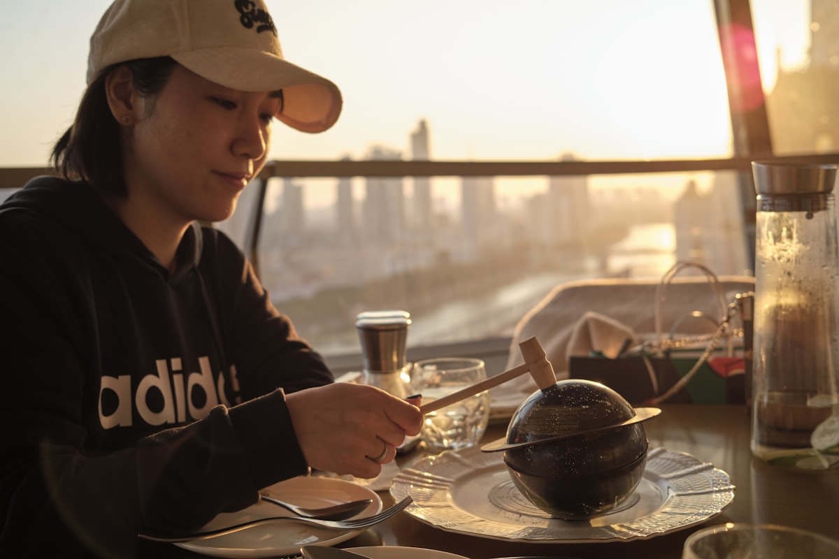 Nutritious lunch meal timing for circadian rhythm